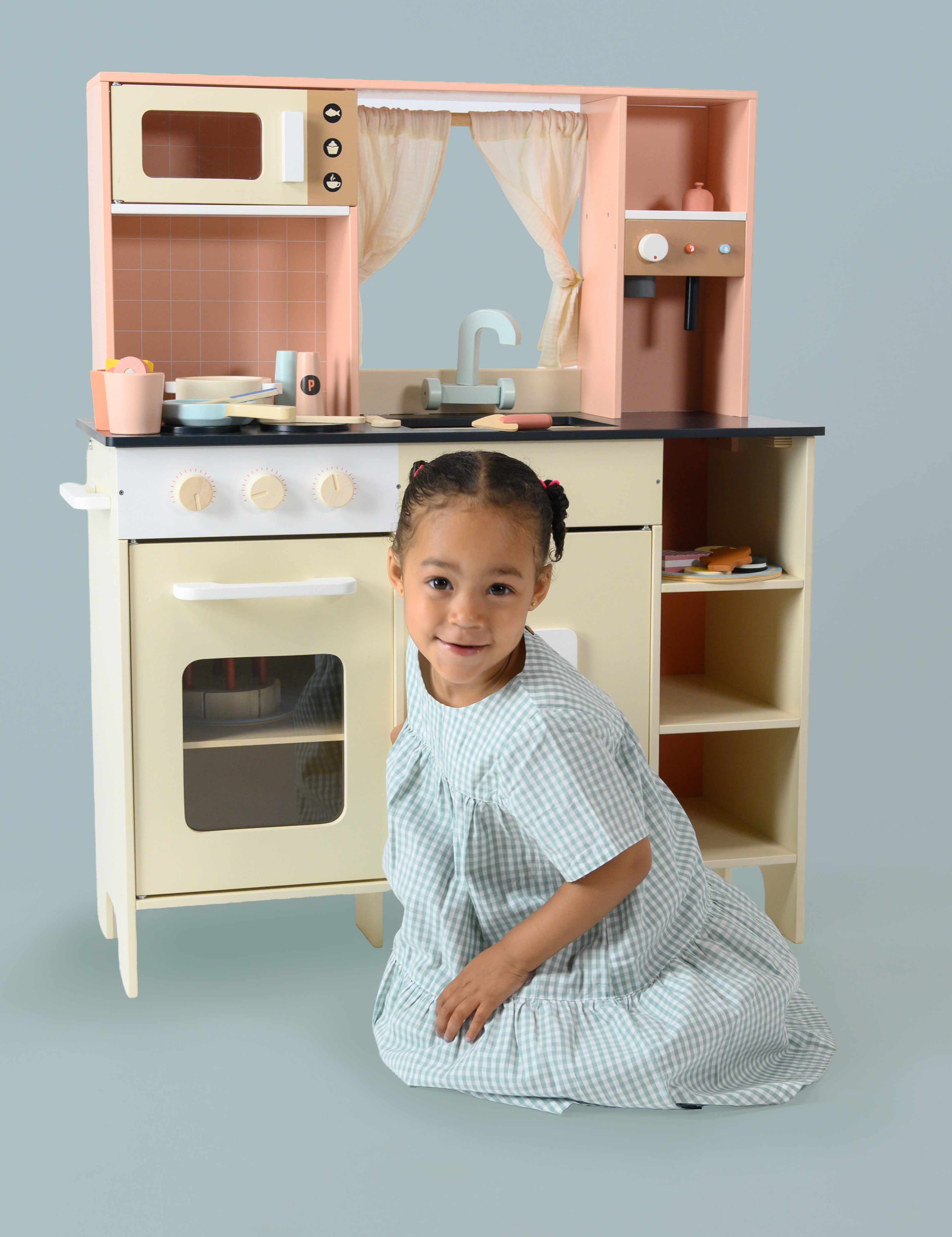 Play kitchen