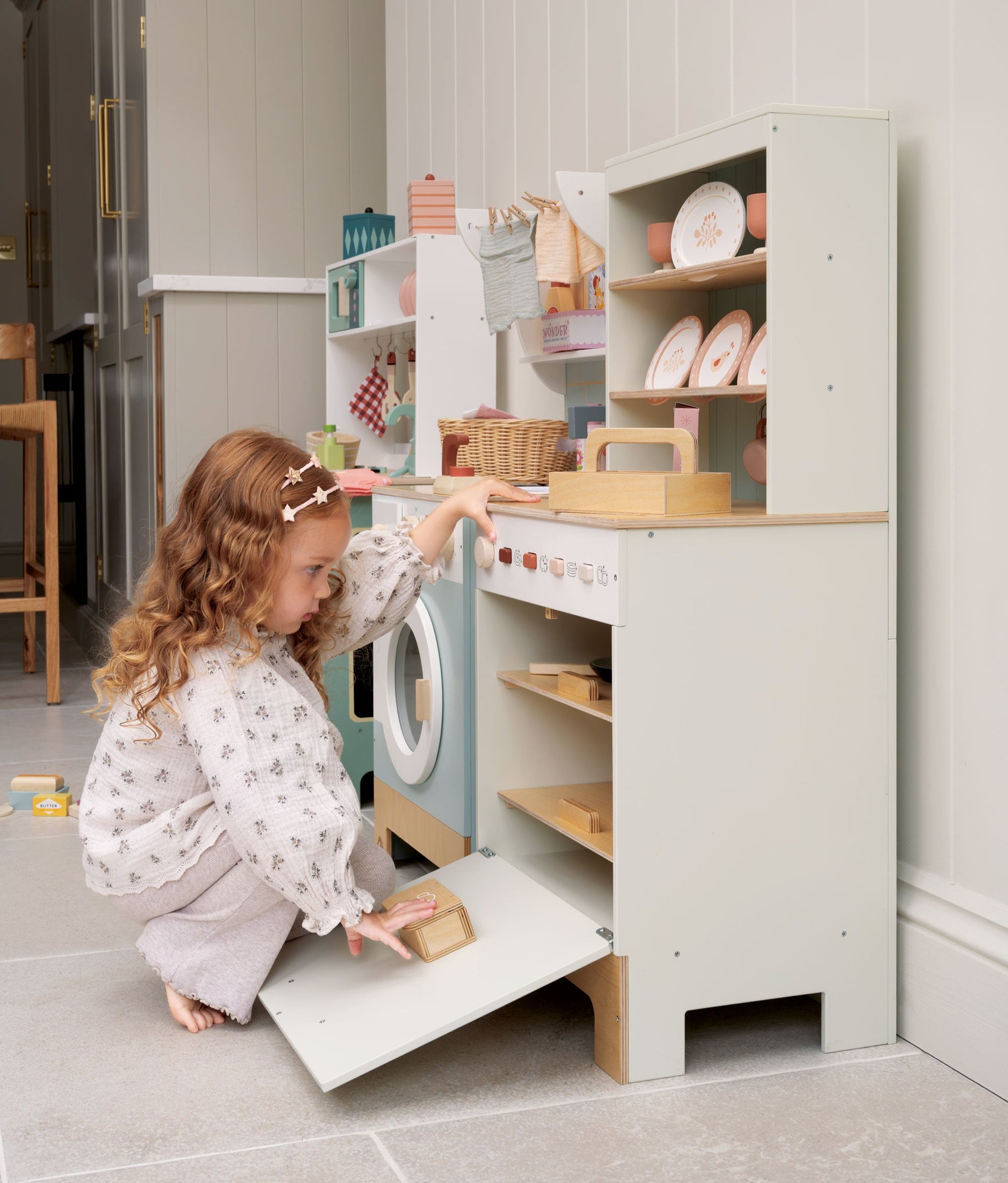 Kitchen Dresser and Dishwasher